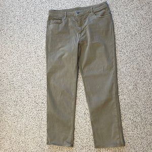 American Eagle relaxed straight flex khakis. Men’s 36 x 32